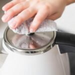 Kamień w czajniku? Domowe sposoby, które realnie działają